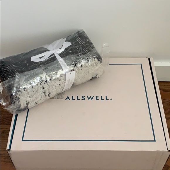 BRAND NEW THROW! - Picture 2 of 2